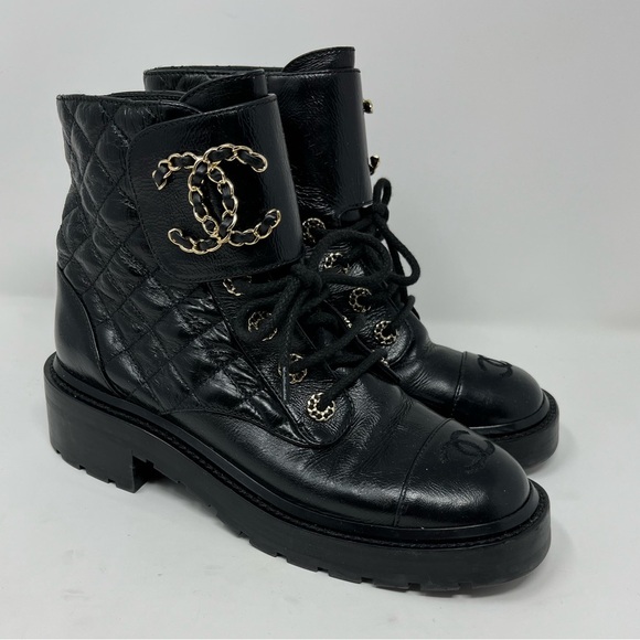 Chanel Shiny Lambskin Leather Black Quilted Cap Toe Combat Boots CC size 37.5 EU - Picture 1 of 8